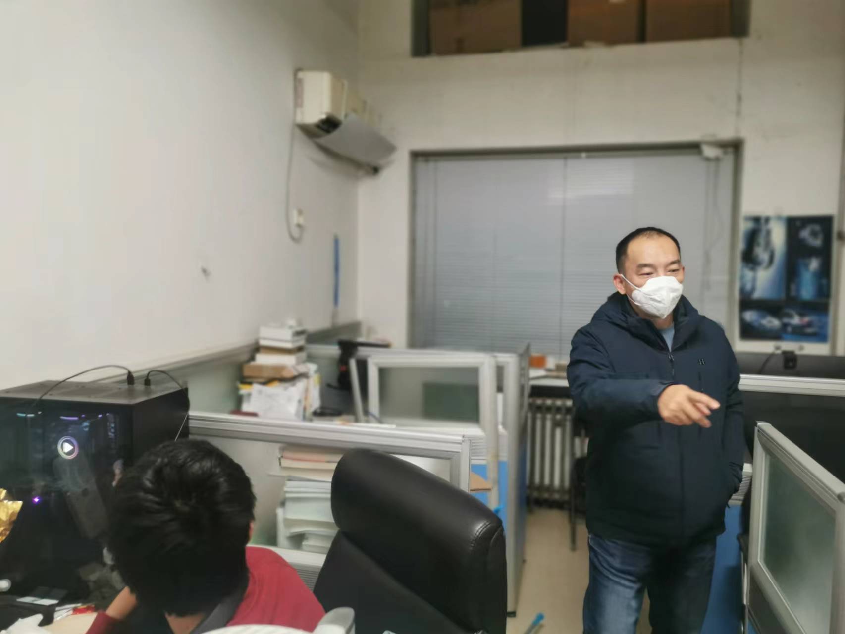 黄色仓库