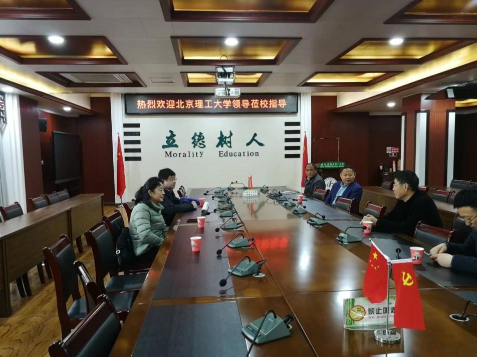 黄色仓库
