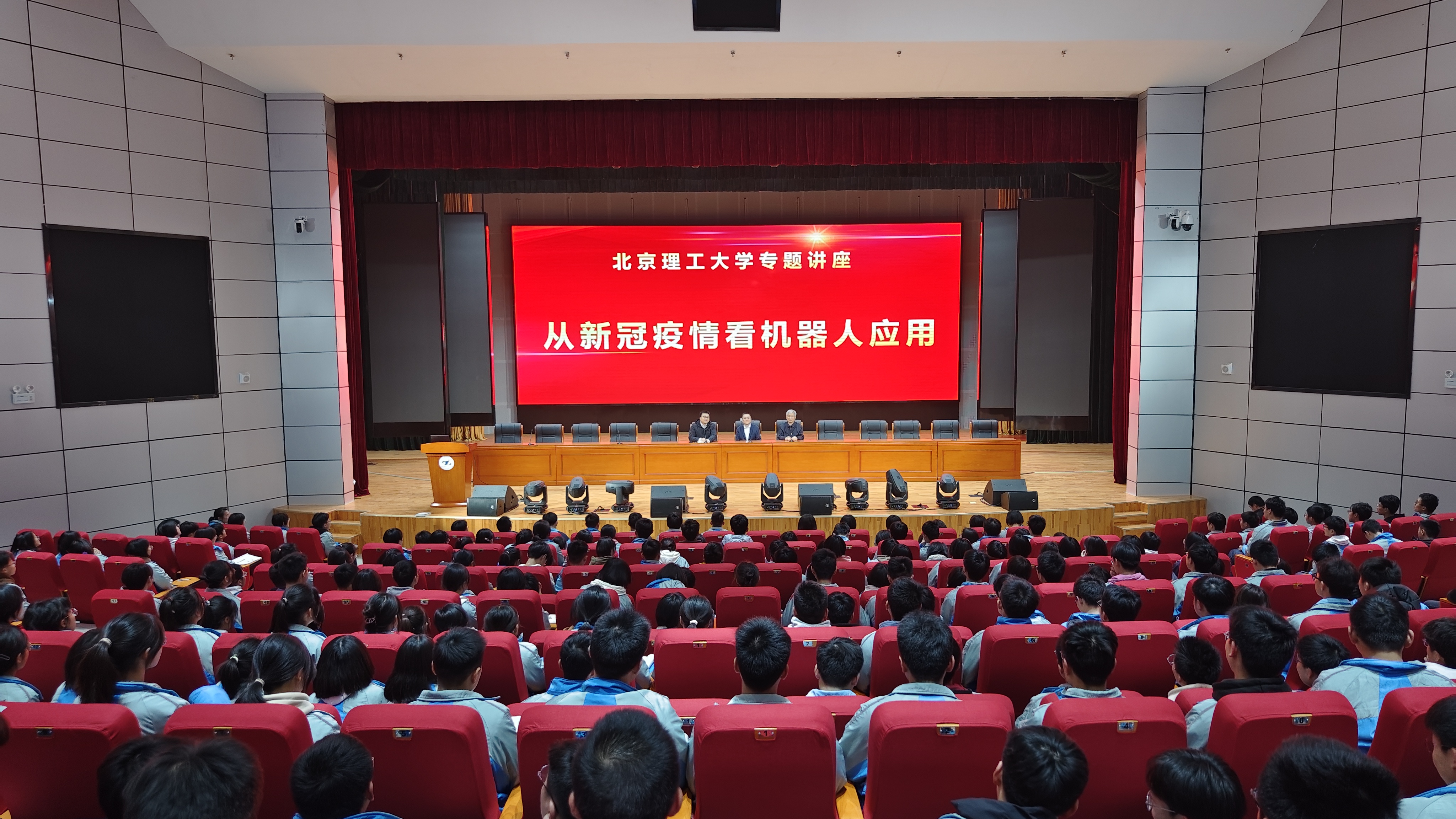 黄色仓库