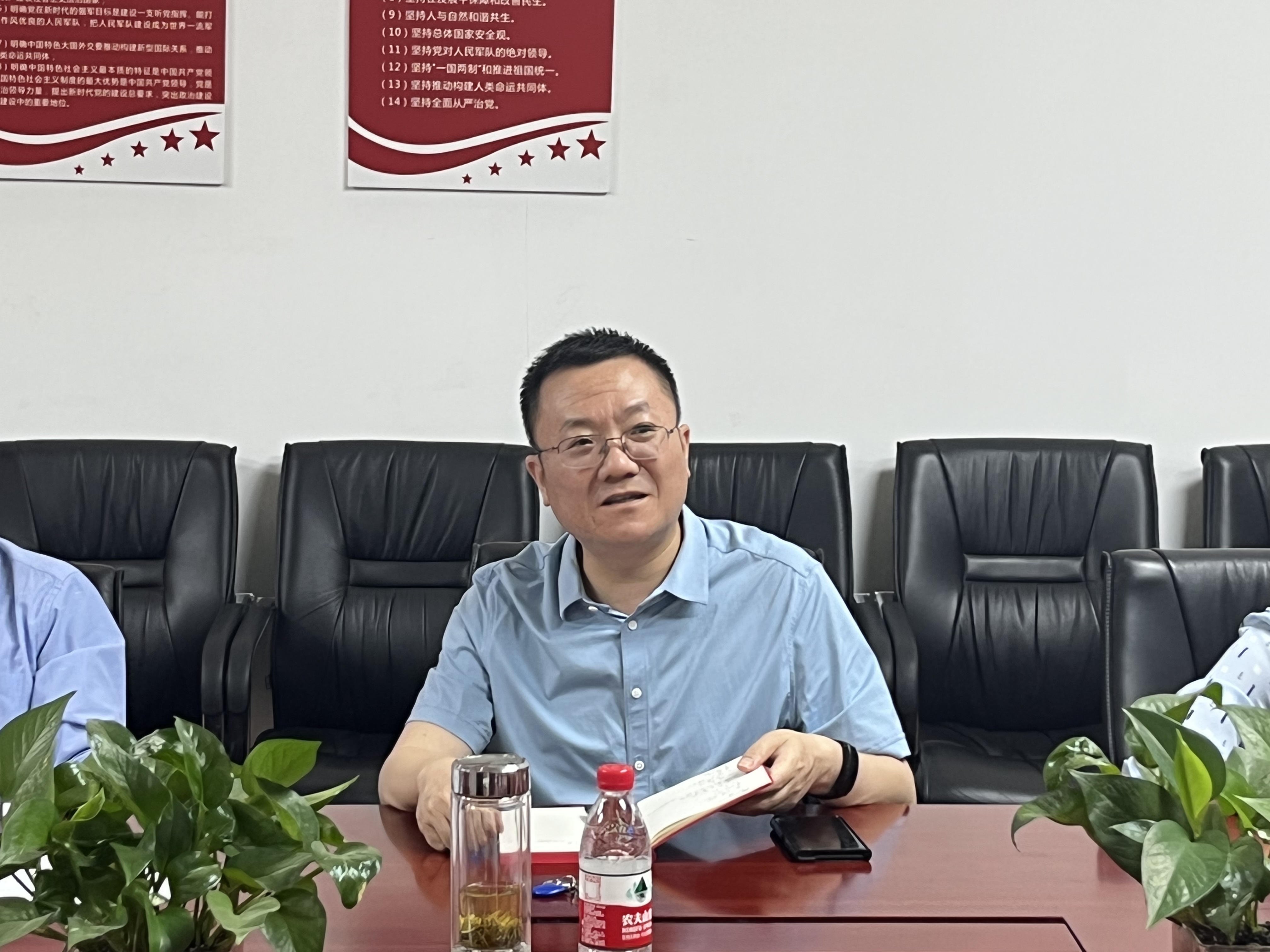 黄色仓库