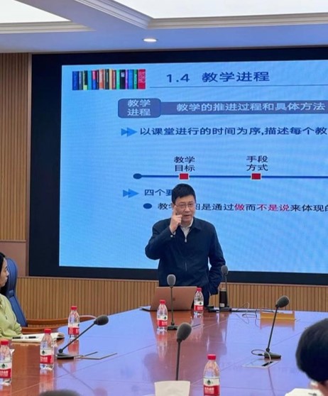 黄色仓库