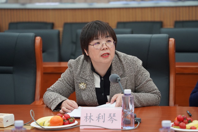 黄色仓库