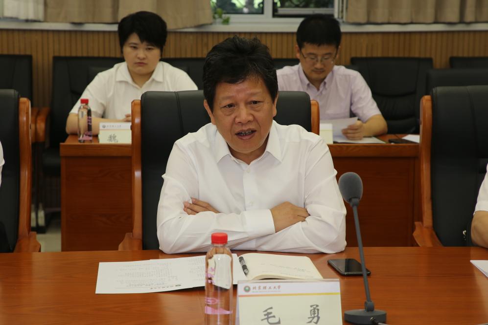 黄色仓库