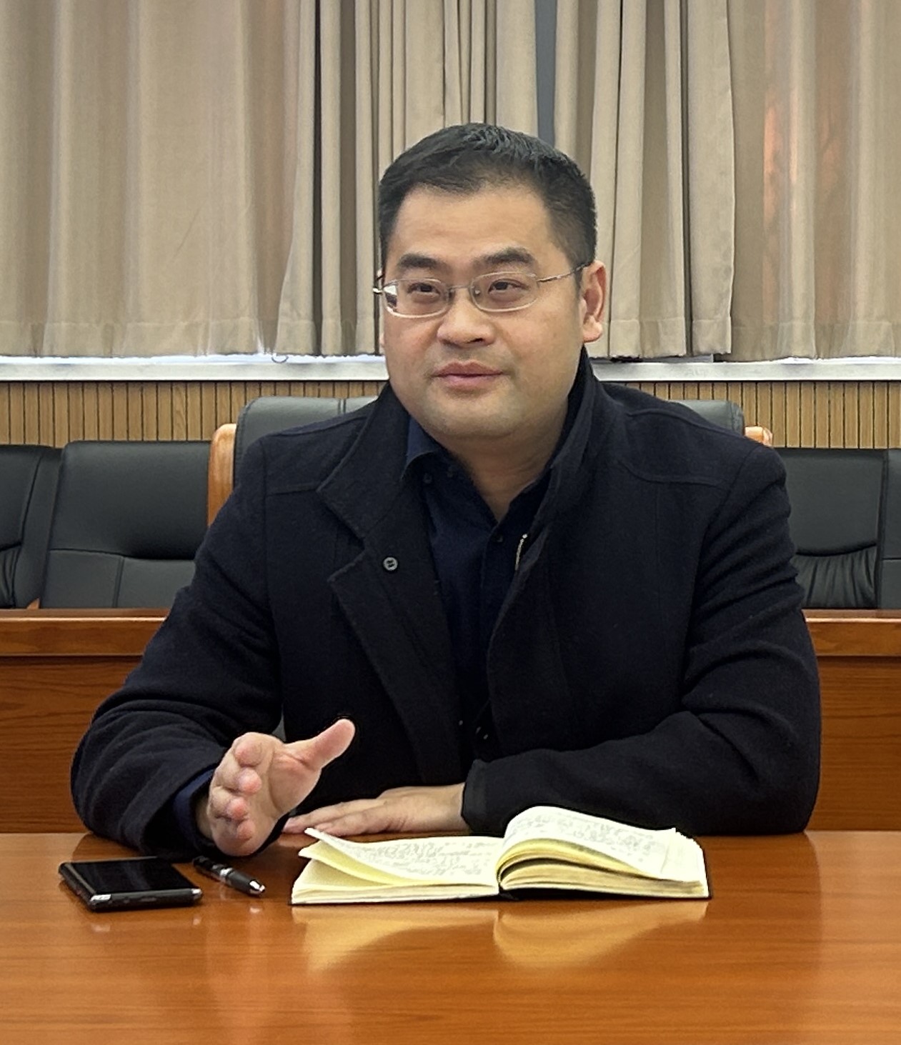 黄色仓库